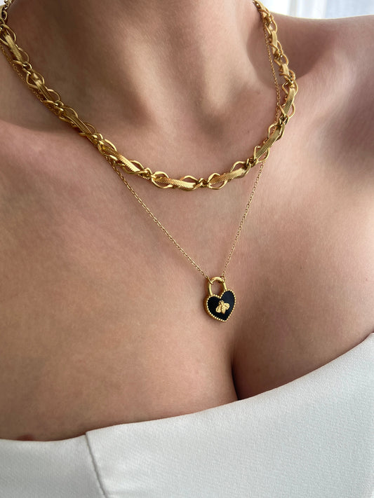 QUEEN NOIR NECKLACE